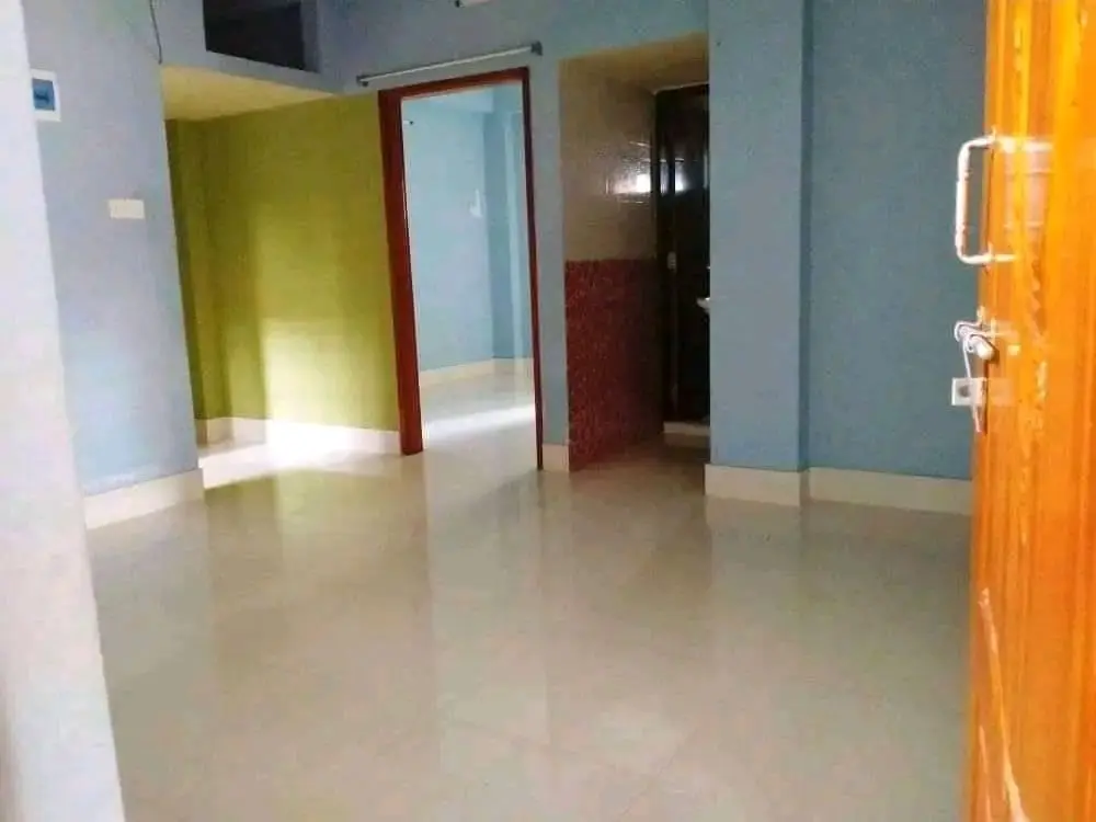 একটি চারতলা ভবনের নিচ তলায় একটি ফ্ল্যাট ভাড়া হবে